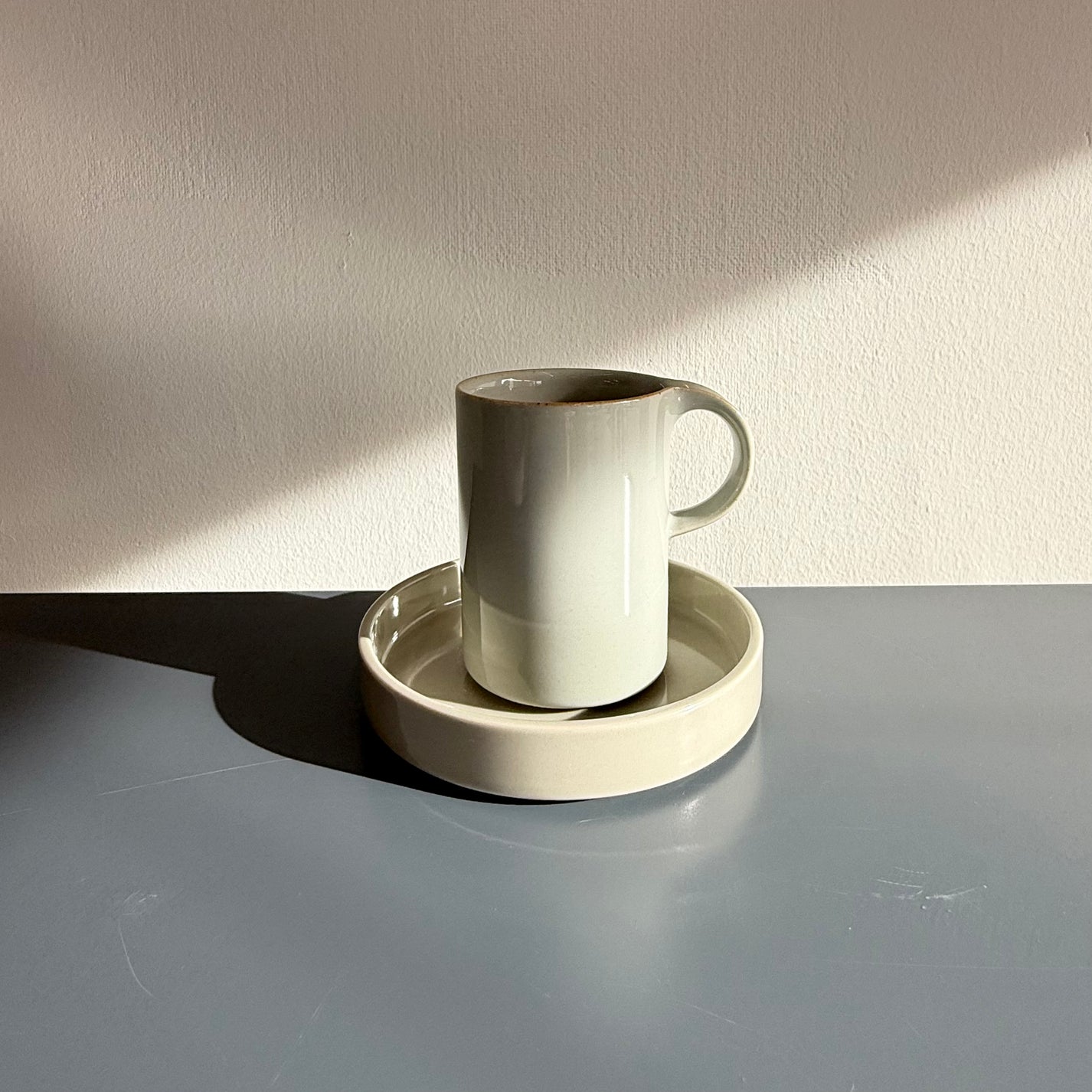 Moderato Tall Mug with Saucer, Gray