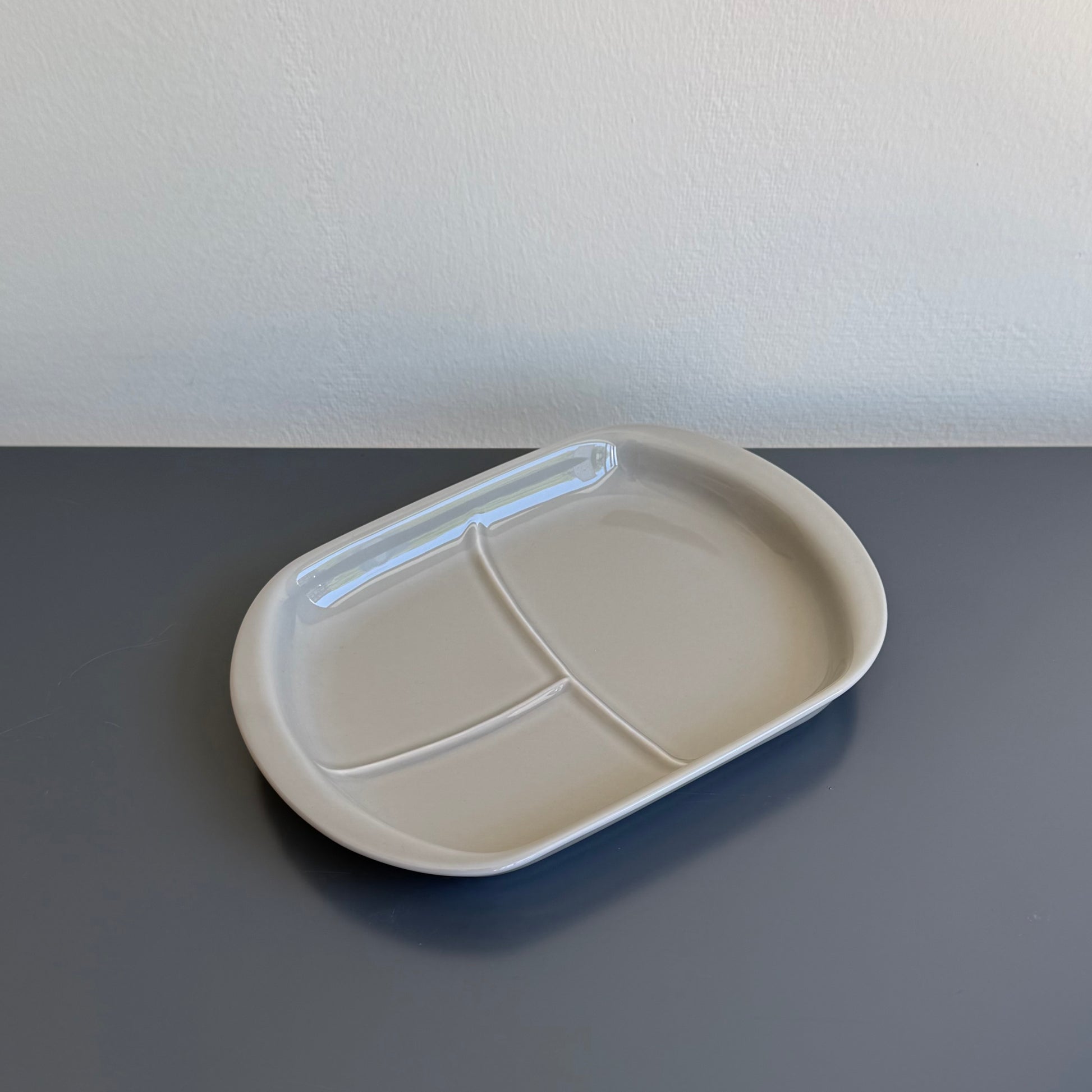 Mogumogu Kids Plate, Gray