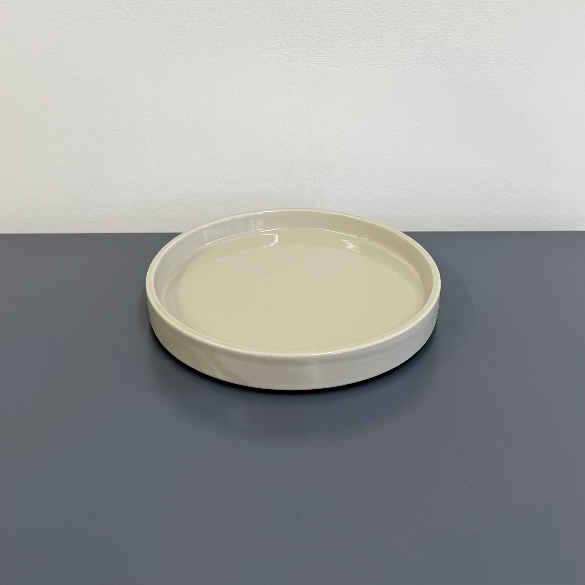 Moderato Medium Plate, Gray