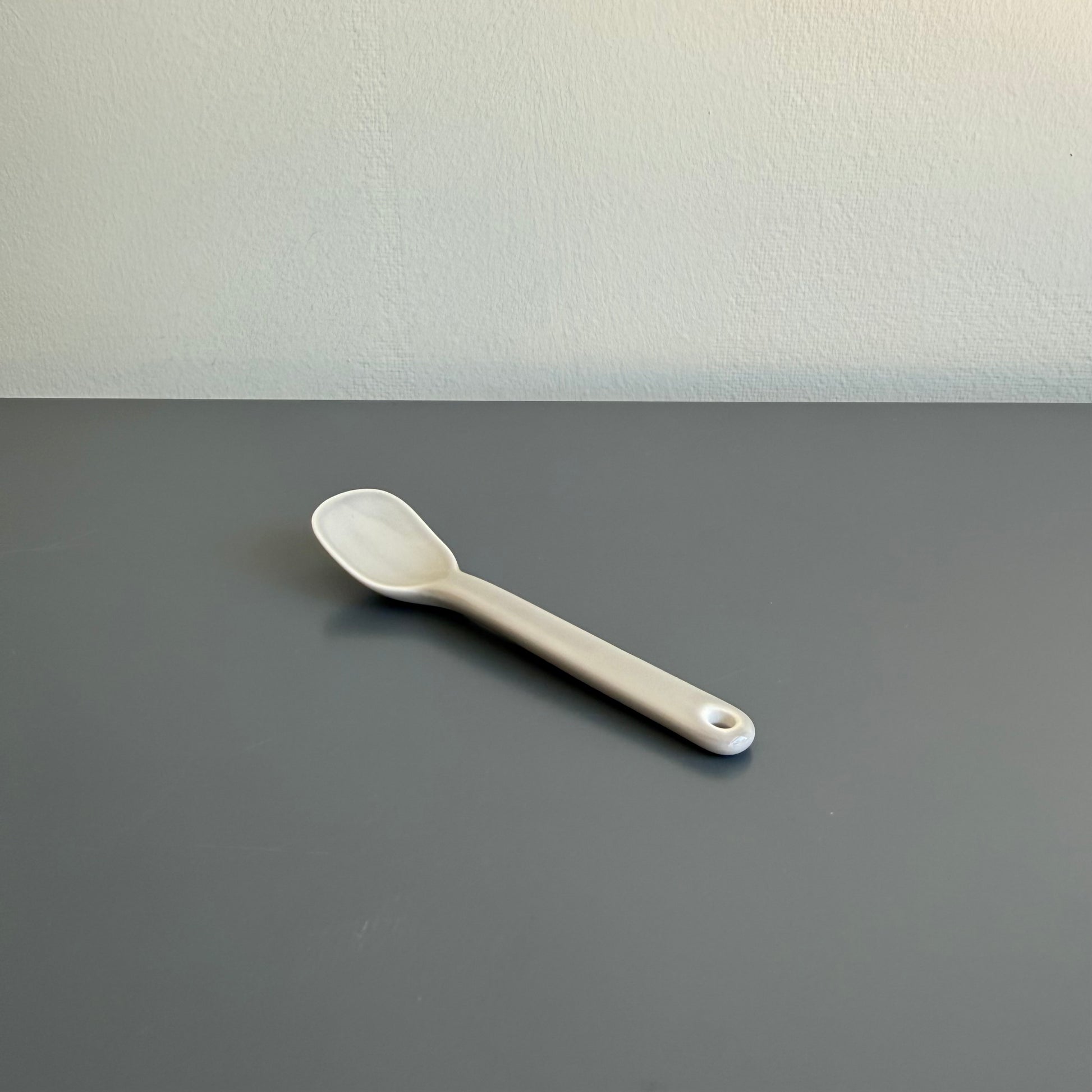 Mogumogu Kids Spoon, Gray